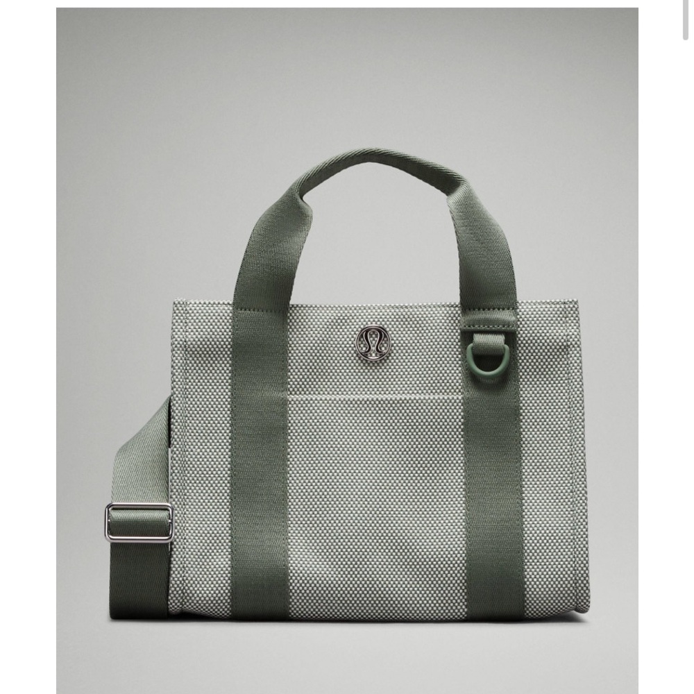 BRAND NEW Lululemon Athletica Green 2 tone Crossbody Bag 4.5 L